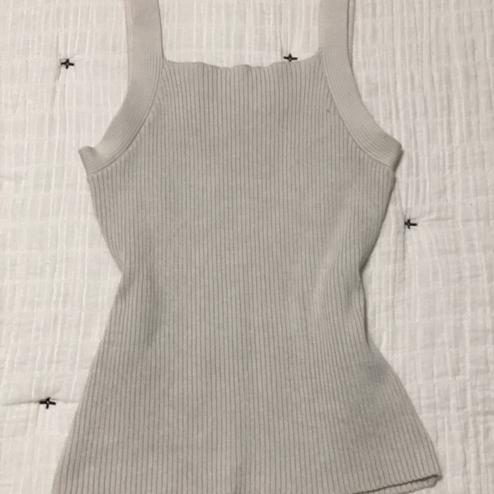 Whit tank top